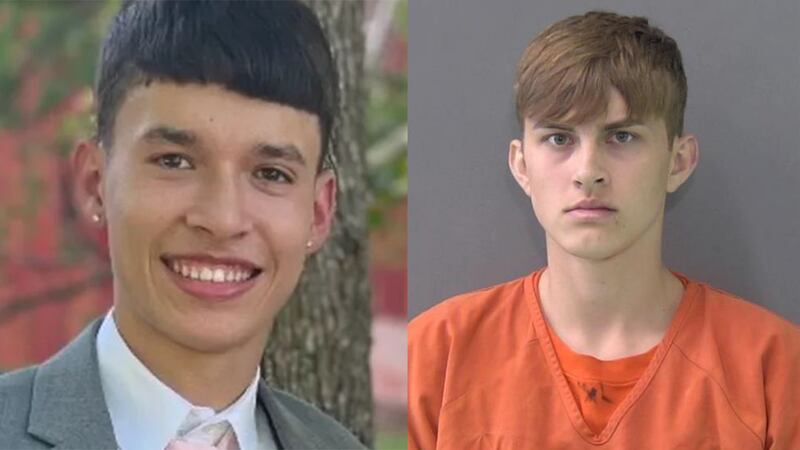 Una declaración jurada de arresto muestra que Caysen Tyler Allison (derecha), de 18 años,...